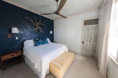 Old East Hill House | Sunflower Cottage Downtown