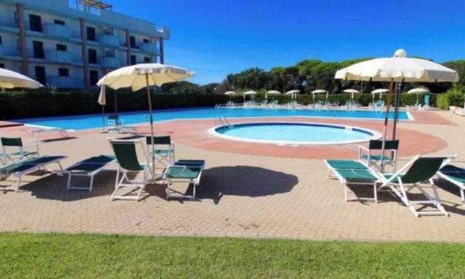 San Vincenzo Apartment | Sunflower Apartment with Pool