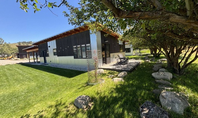Winthrop House | Sunflower Resort Balsam Cabin is in the the ultra quiet Winthrop South community, with a 10 minute walk to downtown on the pedestrian trail.