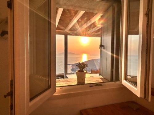 Exomvourgo House | Sunflower Tinos House