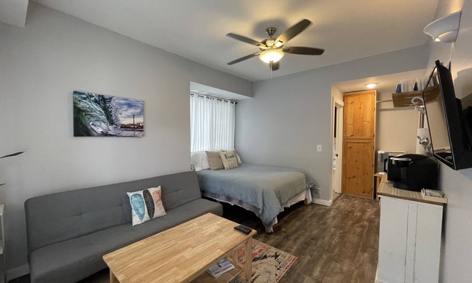 Westside Santa Cruz House | Sunlit Surf Studio Downtown Walk to Beach!
