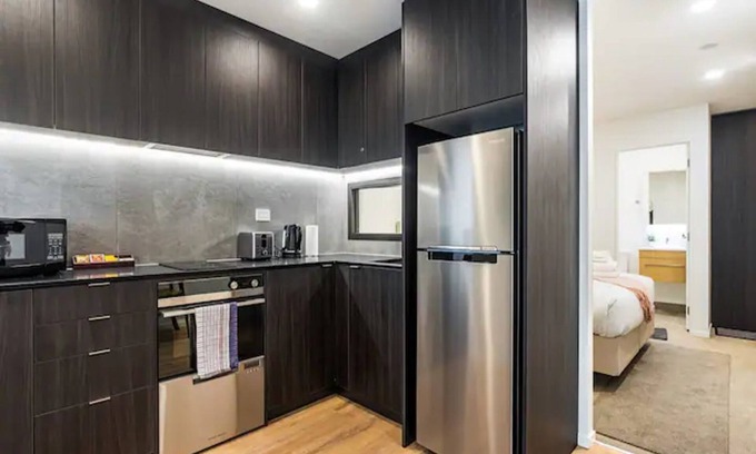 Newton Apartment | Sunny 1BR Retreat in Heart of CBD by Zodiak Stays