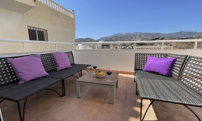 La Herradura Apartment | Sunny 3 bed apartment only 7 minute walk from beach