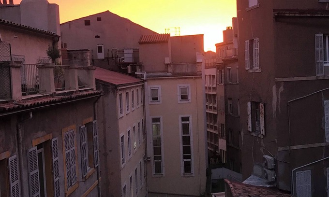 Saint-Lambert Apartment | Sunny apartment near the sea