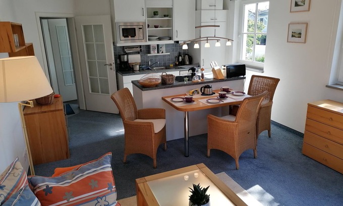 Seeheilbad Graal-Muritz Apartment | Sunny apartment with south-facing balcony and beach chair