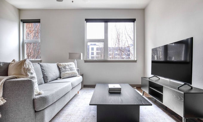 Old Ballard Apartment | Sunny Ballard 1BR w/Gym & Rooftop Deck, near shopping, by Blueground