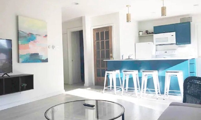Roseville Apartment | Sunny city aprtment.