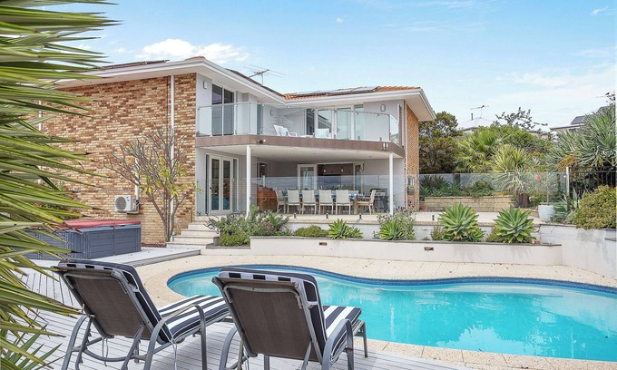 Hillarys House | Sunny Family Retreat with Pool & Balcony