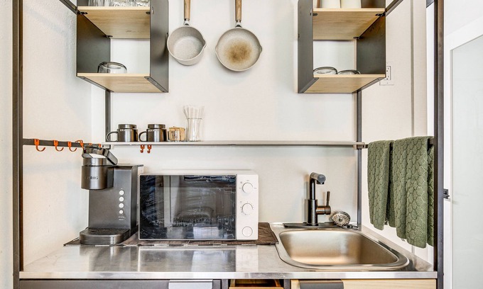 Central Oakland Park Apartment | Sunny Florida Getaway w/ Patio, Near Beaches!