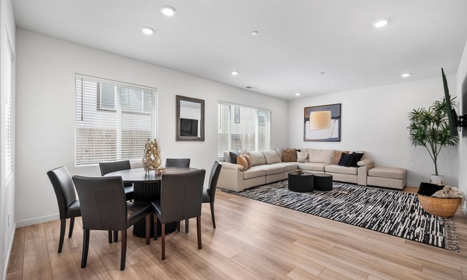 Folsom House | Sunny Folsom Escape: Cozy Vibes & Stylish Stay