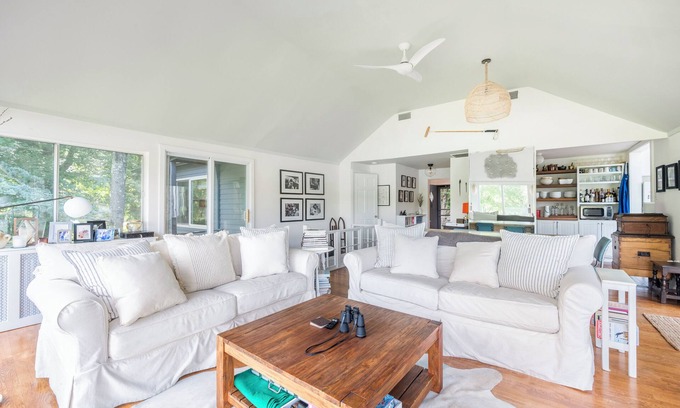 Putnam Valley House | Sunny house on Lake Oscawana