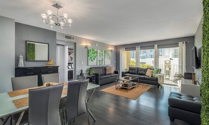 Sunny Isles Beach Apartment | Sunny Isles Retreat – Walk to Beach, Shops & Dining