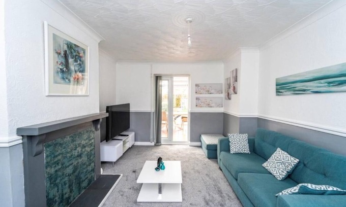 Leicester House | Sunny Lodge in Anstey - Spacious 3 Bedroom Home