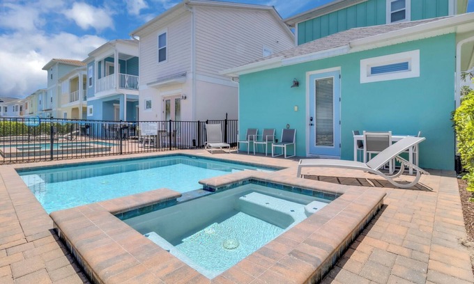West Kissimmee Cottage | Sunny Margaritaville Cottage - Private Pool, Full Kitchen & Living Area
