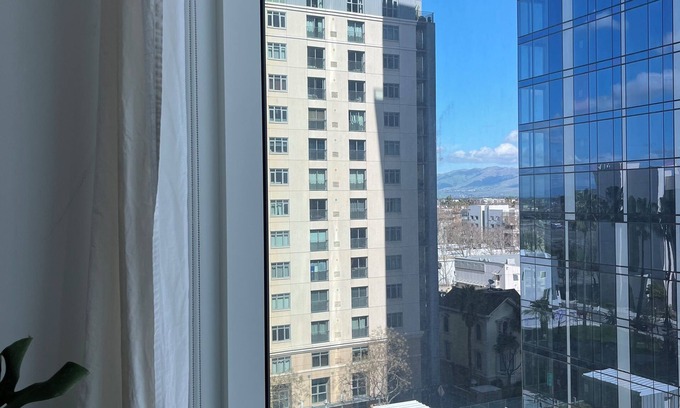 Downtown San Jose Condo | Sunny, Modern, Cozy 1-Bedroom + Den Condo – Fully Equipped!