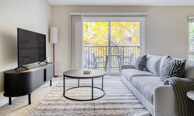 Palo Alto Apartment | Sunny Palo Alto 1BR w/ Gym & Sun Deck, 3 mins to Stanford, by Blueground