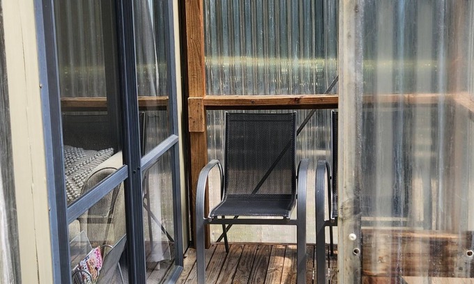Kinloch Cottage | Sunny, peaceful, cute, cottage only 10 mins to Taupo CBD, Kinloch/Lakefront