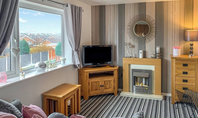 Rhyl Cottage | Sunny Rhyl Apartment - UK44631