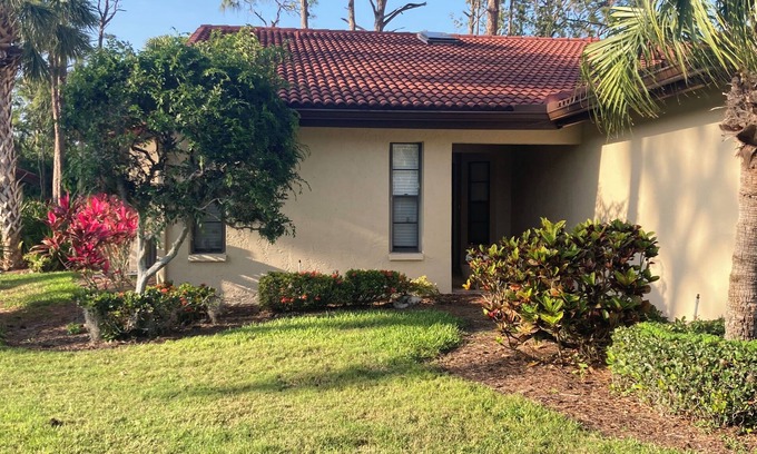 Gulf Gate Estates Villa | Sunny Sarasota Villa near beautiful Siesta Key beach