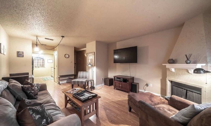 Bowie House | Sunny Side Town Home - 2BR/2BA - Seasonal Pool