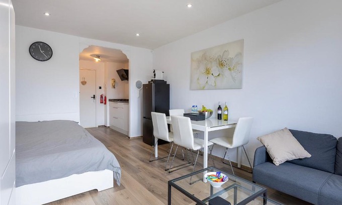 Wijk aan Zee Apartment | Sunny Studio - Only 5-Min Walk to Sea & Dunes