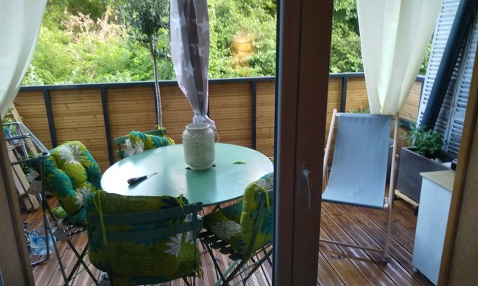 Audenge Apartment | Sunny T2 apartment with woodland view