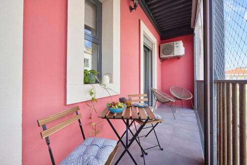 Penha de Franca Apartment | Sunny Terrace T1 Lisbon