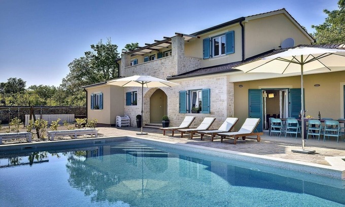 Muzini House | Sunny villa with private pool, sauna, jacuzzi