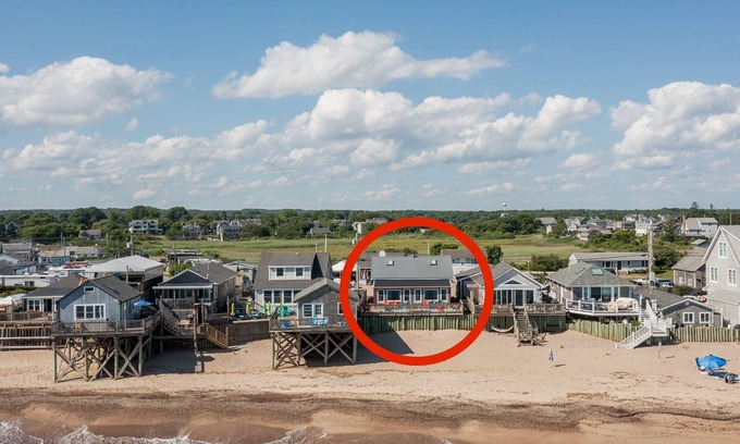 Matunuck House | Sunnyside Beach Front Duplex