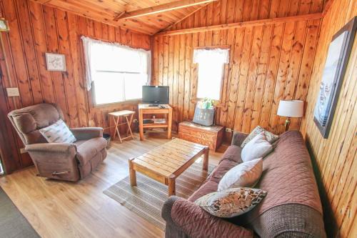 Greenbush Apartment | Sunnyside Combined 6BR 3BA Lakefront Retreat