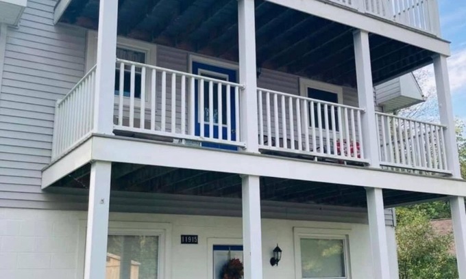 Conneaut Lakeshore House | Sunnyside Lake Home at Conneaut Lake