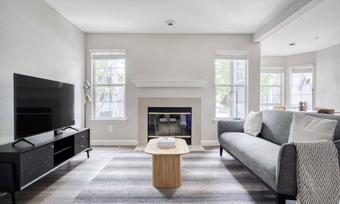 Sunnyvale Apartment | Sunnyvale 1BR w/Gym, Pool & Parking, near freeways, by Blueground