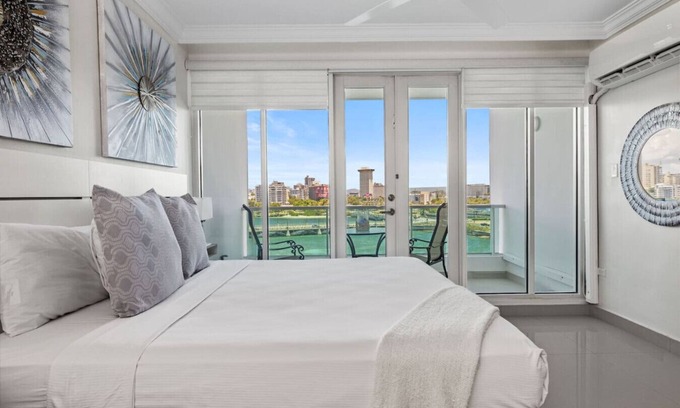 Puerta de Tierra Apartment | Sunrise View Studio | Balcony & Pool Access