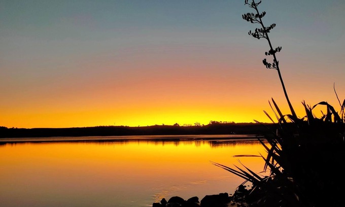 Pukehina House | Sunset Beach Retreat - Sleeps 16