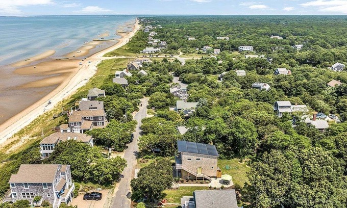 North Eastham House | Sunset Bluff: 028-E Modern Contemporary in Eastham with Water Views, Steps to Bay Beach