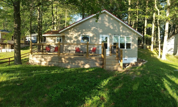 Six Lakes Cottage | Sunset Cottage: Lakefront Escape - Fenced Yard - Pet Friendly - Kayaks - Fishing