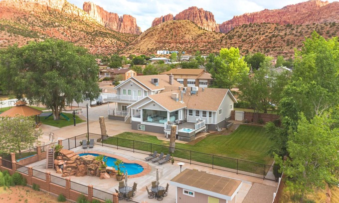 Hildale House | Sunset Cove at Zion Canyon ☼ 6BR 6BA Pool w/Waterfall, Hot Tub, Sauna, Gym