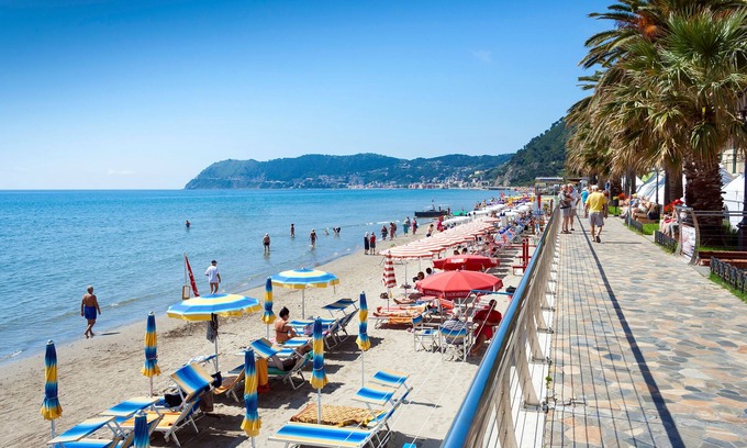 Alassio Apartment | Sunset Frame 2