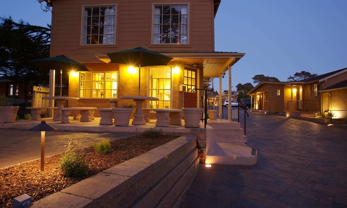 Pacific Grove Bed & Breakfast | Sunset Inn - Charming Beautiful Inn (First Cabin)