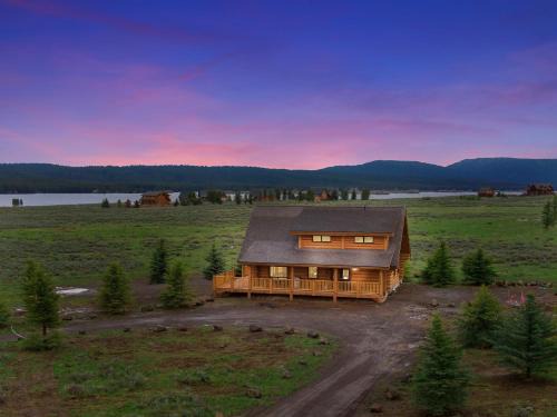 Island Park House | Sunset Magic by KABINO A/C HotTub Near Reservoir Fishing Trails Yellowstone