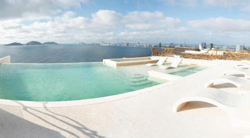 Balcones de Loma Linda Apartment | Sunset Mazatlán Rooftop Pool Breathtaking View
