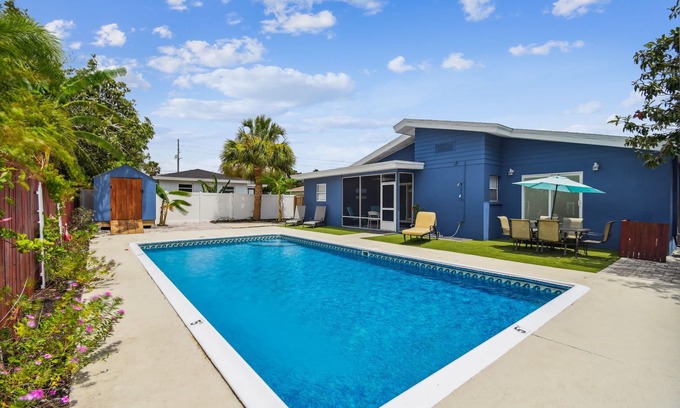 Tarpon Springs House | Sunset Oasis - Private Heated Pool Home Near Beach, Sponge Docks, Tarpon Springs