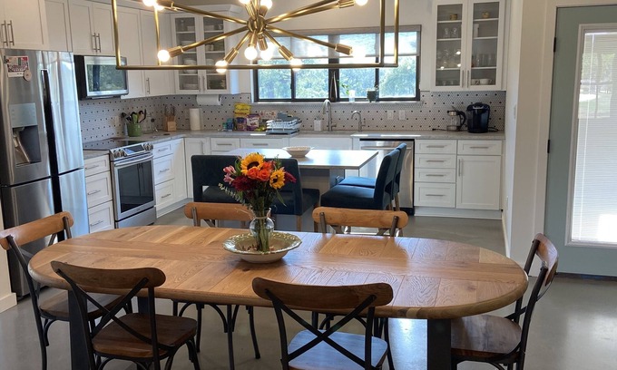 Austin House | Sunset Retreat on Acreage - Short Drive to Downtown