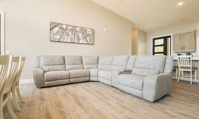 McHenry House | Sunset Sky Lodge 241 Fairgate