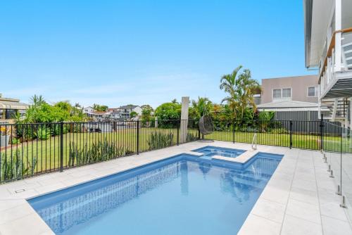Yamba House | Sunset Waters - Waterfront with Pool