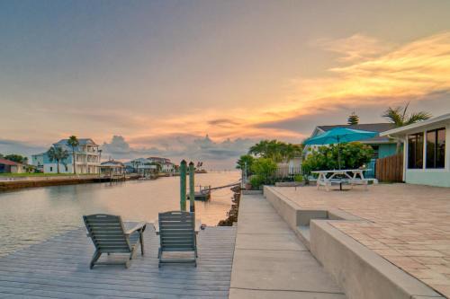 Spring Hill House | Sunsets and Dolphins
