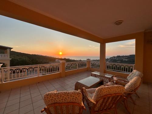 Arillas Villa | Sunsets and large pool in comfy Villa Avra Arillas