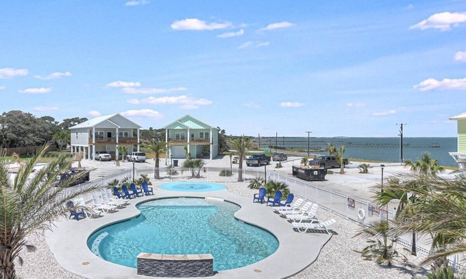 Fulton House | Sunshine and Flip Flops! Pool Front, Waterview, Walk to Restaurants and Pier!