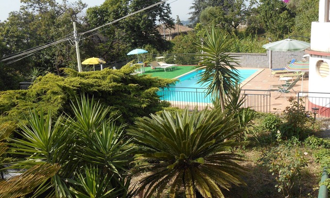 Coste House | SUNSHINE apartment in villa with pool