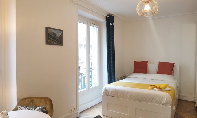 Madeleine Apartment | Sunshine apt with elevator 500m to Printemps 9arr/near Metro
